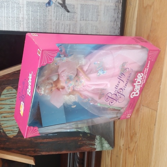 Butterfly Princess Barbie - Picture 6 of 11